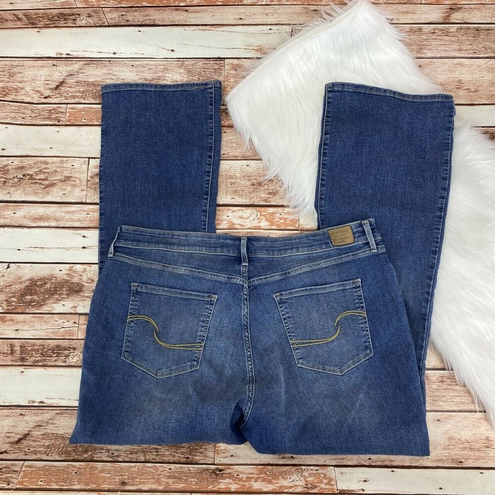 Levi's Women's Mid Rise Bootcut Jeans Sz 22M (36X32) Medium Wash Zip Fly Stretch - Picture 8 of 8